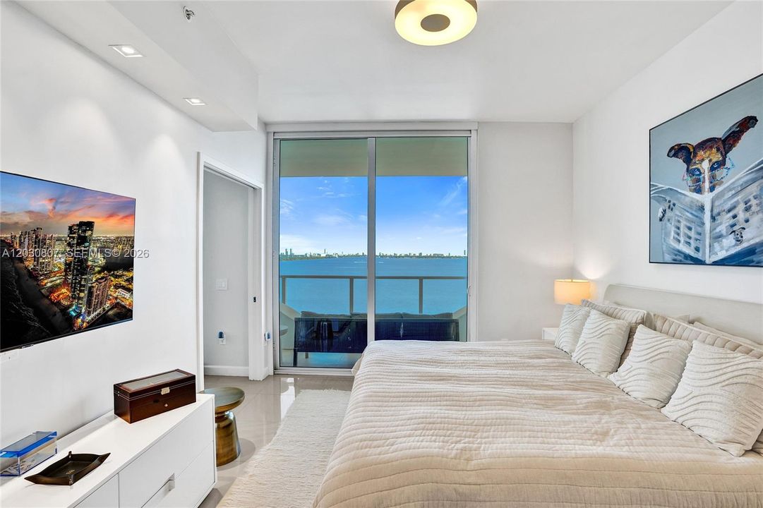 Active With Contract: $775,000 (2 beds, 2 baths, 1191 Square Feet)
