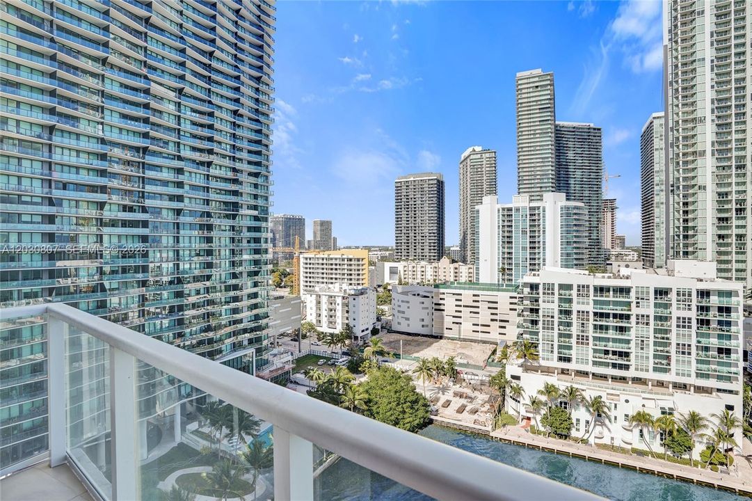 Active With Contract: $775,000 (2 beds, 2 baths, 1191 Square Feet)