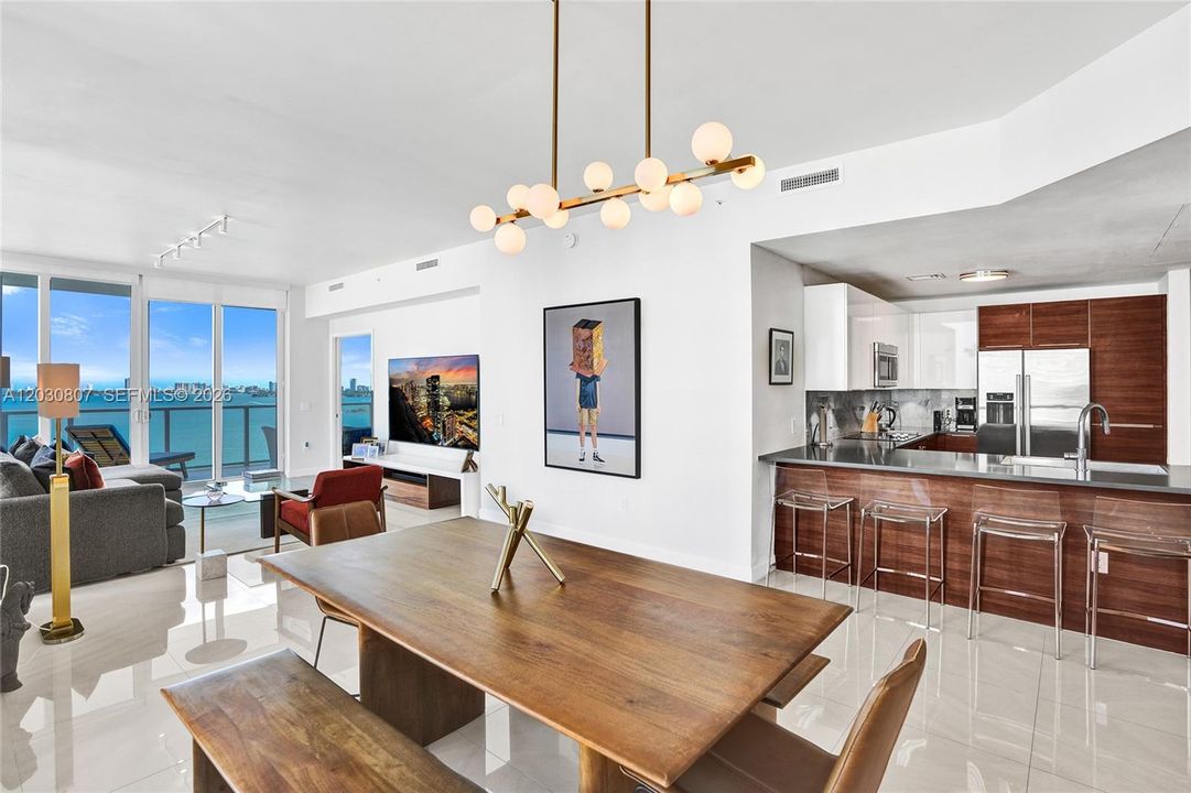 Active With Contract: $775,000 (2 beds, 2 baths, 1191 Square Feet)