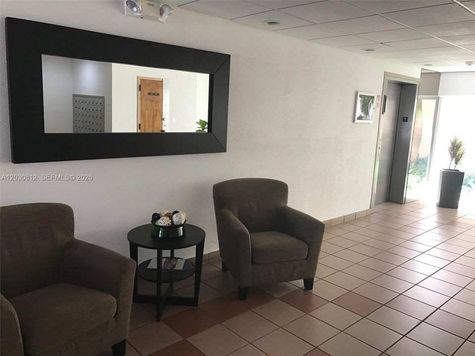 For Rent: $2,700 (1 beds, 2 baths, 752 Square Feet)