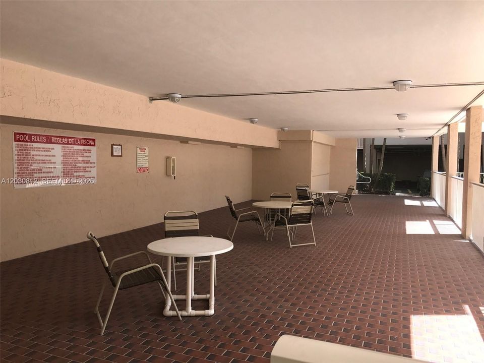 For Rent: $2,700 (1 beds, 2 baths, 752 Square Feet)