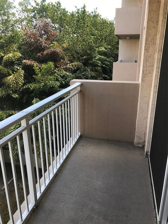 For Rent: $2,700 (1 beds, 2 baths, 752 Square Feet)