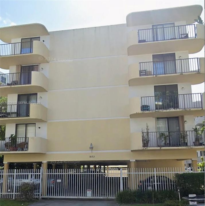 For Rent: $3,200 (2 beds, 2 baths, 875 Square Feet)