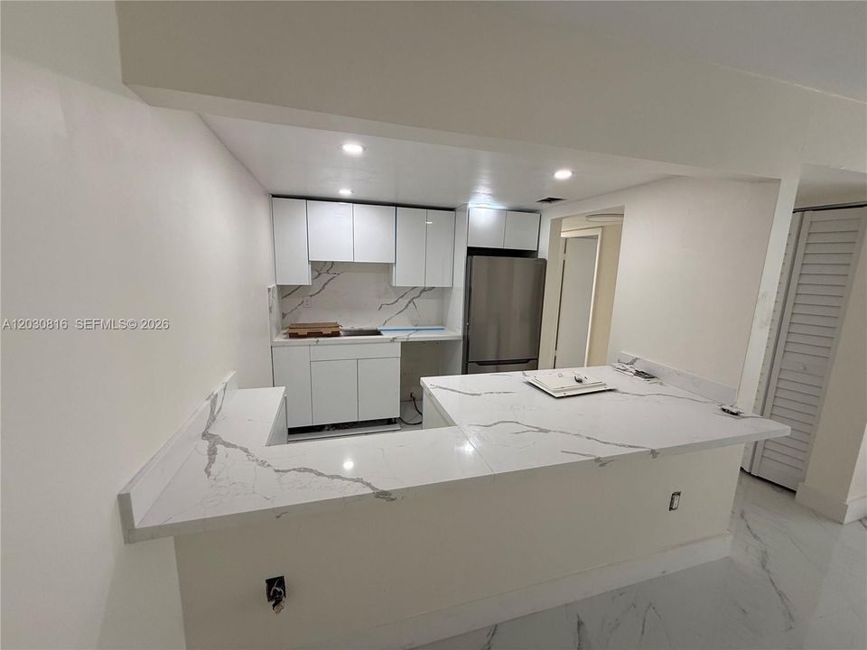 For Rent: $3,200 (2 beds, 2 baths, 875 Square Feet)
