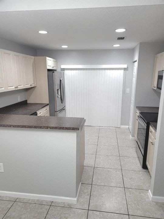 524 KITCHEN AREA