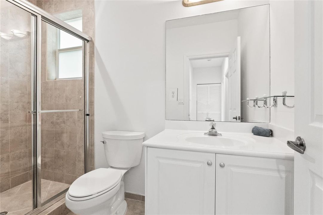 Full Common Bath