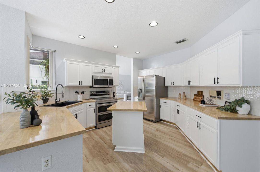 На продажу: $899,999 (4 спален, 3 ванн, 3099 Квадратных фут)
