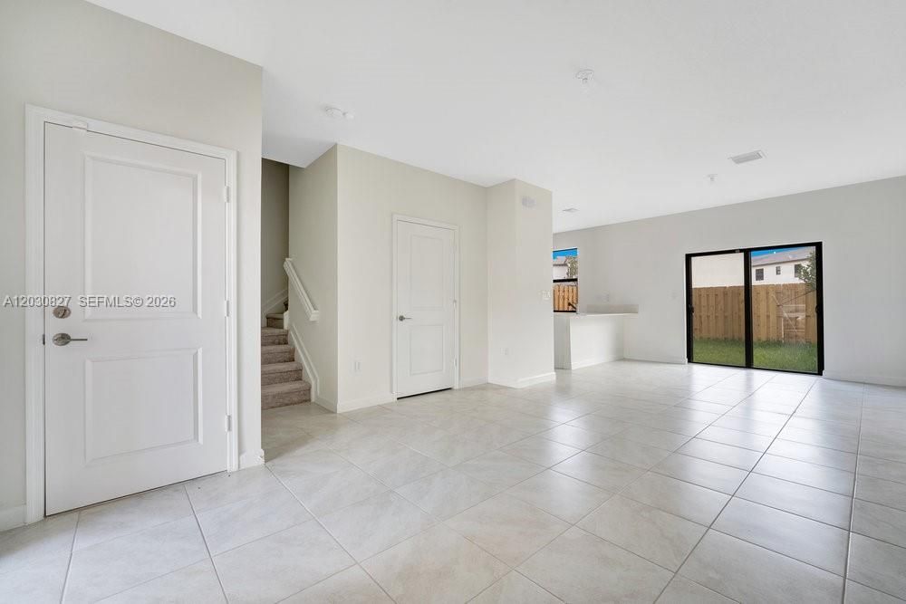 For Rent: $2,900 (3 beds, 2 baths, 1331 Square Feet)