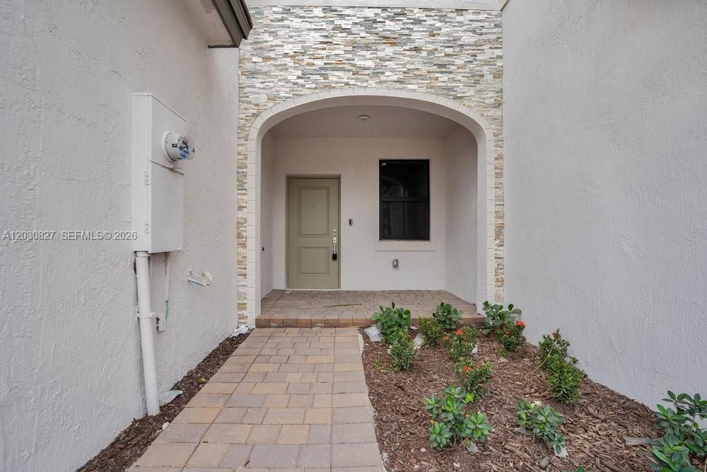 For Rent: $2,900 (3 beds, 2 baths, 1331 Square Feet)