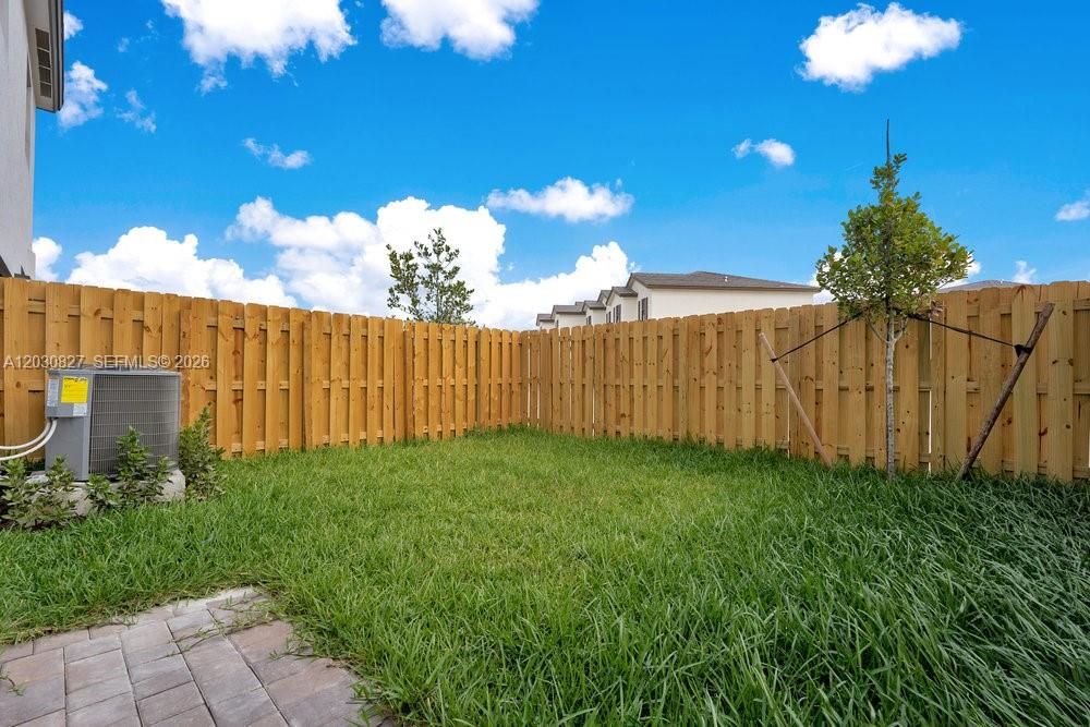 For Rent: $2,900 (3 beds, 2 baths, 1331 Square Feet)
