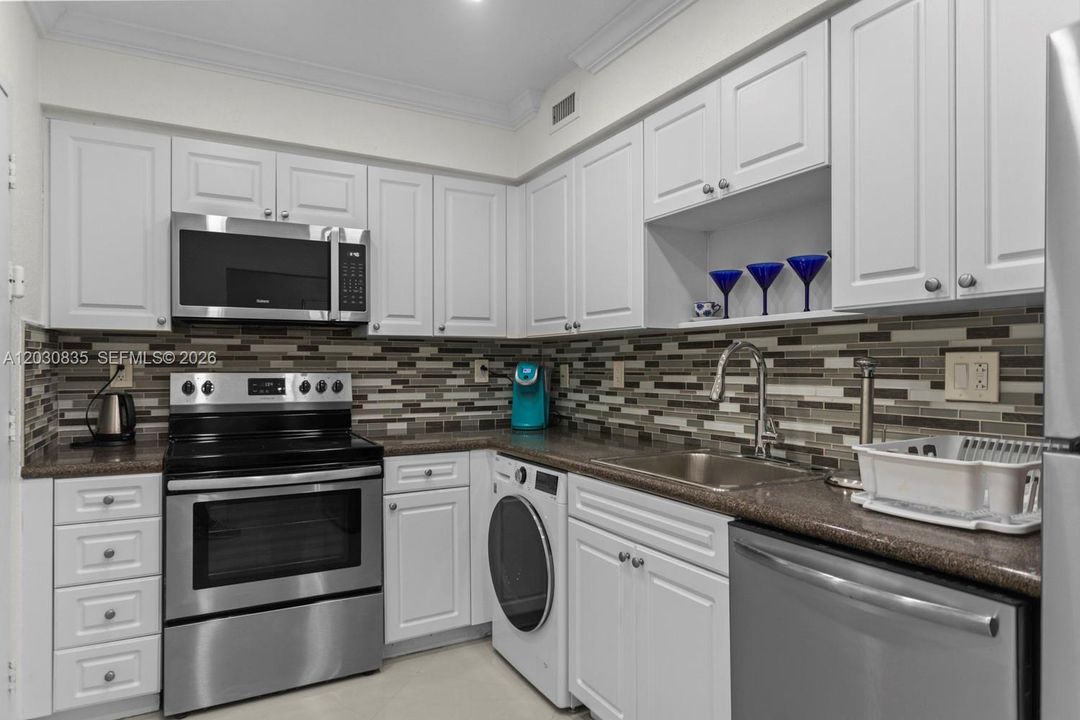 For Rent: $3,500 (1 beds, 1 baths, 745 Square Feet)
