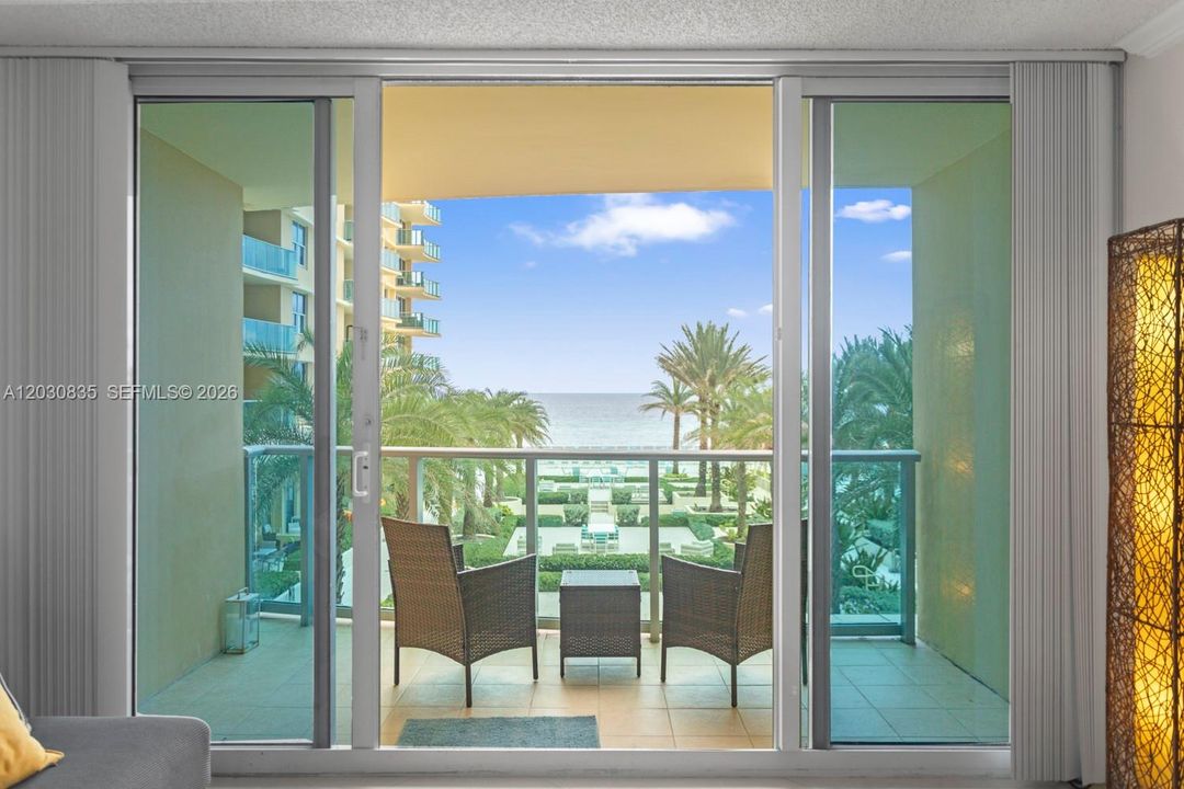 For Rent: $3,500 (1 beds, 1 baths, 745 Square Feet)