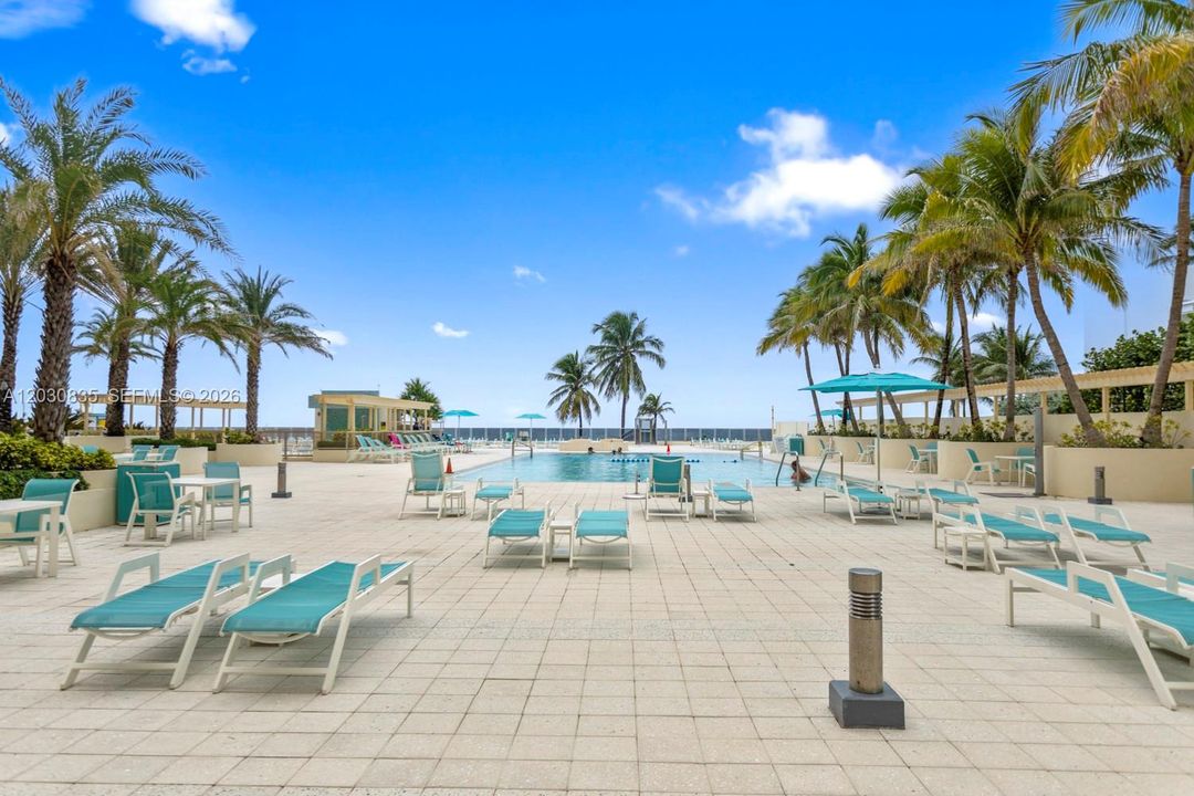 For Rent: $3,500 (1 beds, 1 baths, 745 Square Feet)