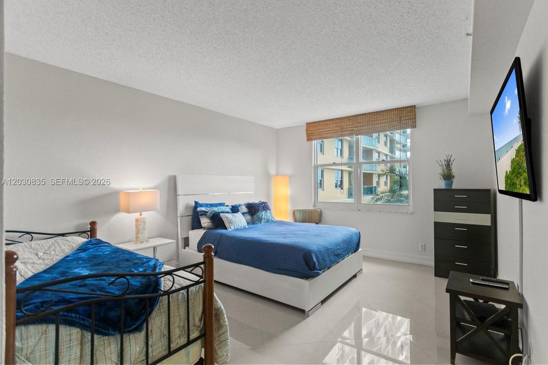 For Rent: $3,500 (1 beds, 1 baths, 745 Square Feet)
