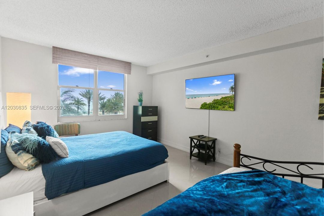 For Rent: $3,500 (1 beds, 1 baths, 745 Square Feet)