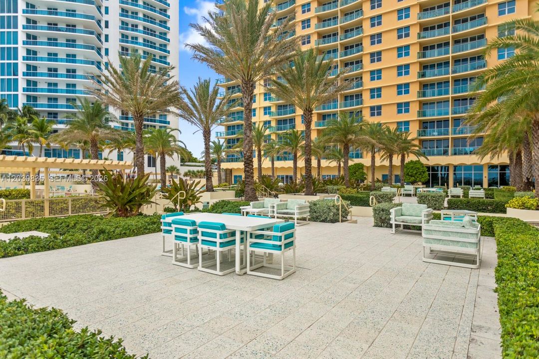 For Rent: $3,500 (1 beds, 1 baths, 745 Square Feet)