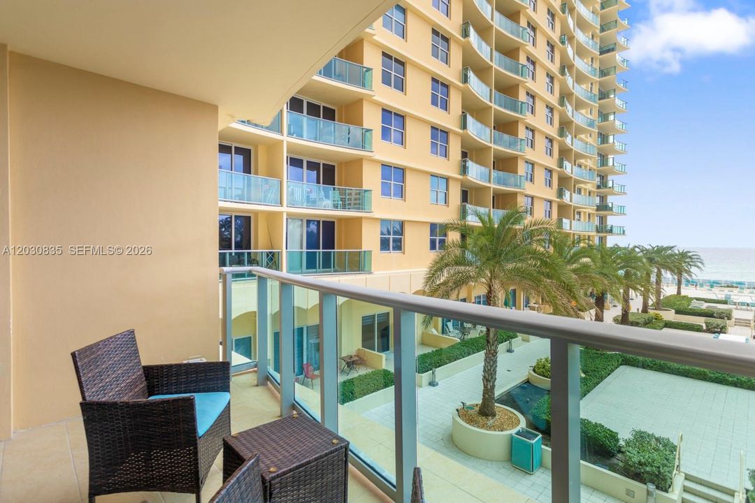 For Rent: $3,500 (1 beds, 1 baths, 745 Square Feet)
