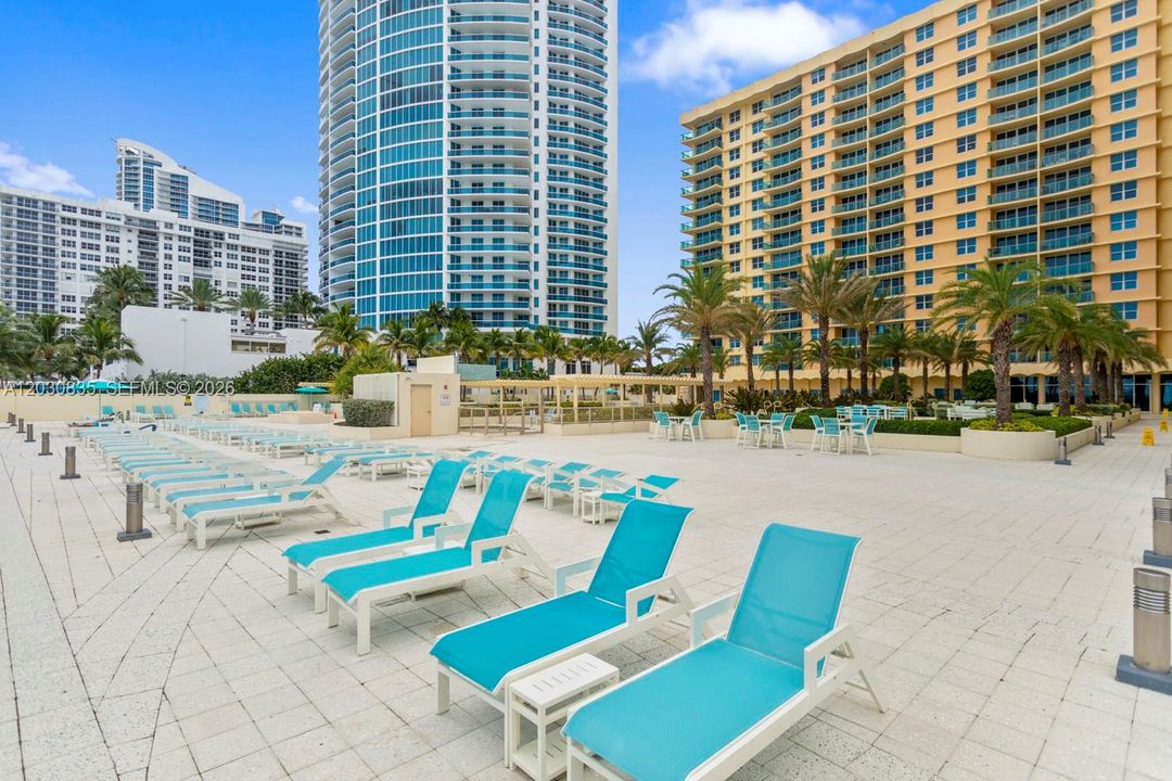 For Rent: $3,500 (1 beds, 1 baths, 745 Square Feet)