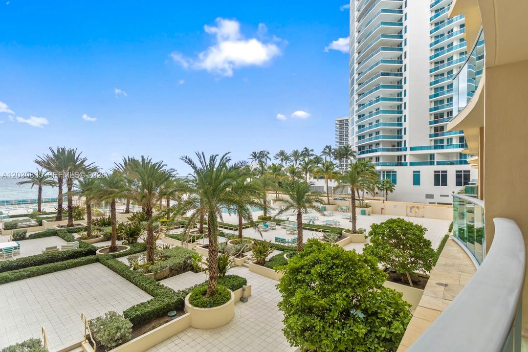 For Rent: $3,500 (1 beds, 1 baths, 745 Square Feet)