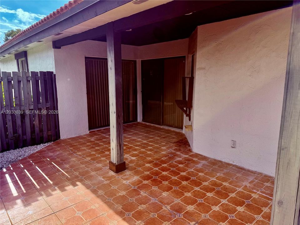 В аренду: $2,600 (2 спален, 2 ванн, 885 Квадратных фут)
