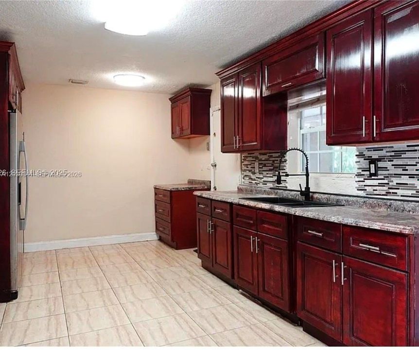 En Renta: $4,000 (4 camas, 2 baños, 1350 Pies cuadrados)