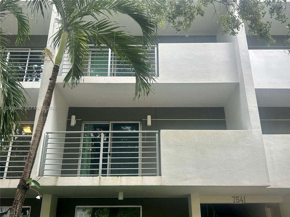 En Renta: $3,100 (3 camas, 3 baños, 1325 Pies cuadrados)
