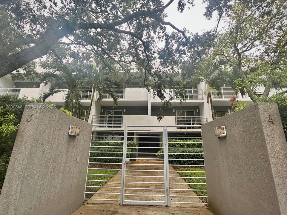 En Renta: $3,100 (3 camas, 3 baños, 1325 Pies cuadrados)