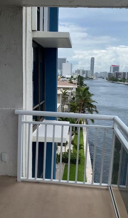 For Rent: $2,550 (2 beds, 2 baths, 1218 Square Feet)