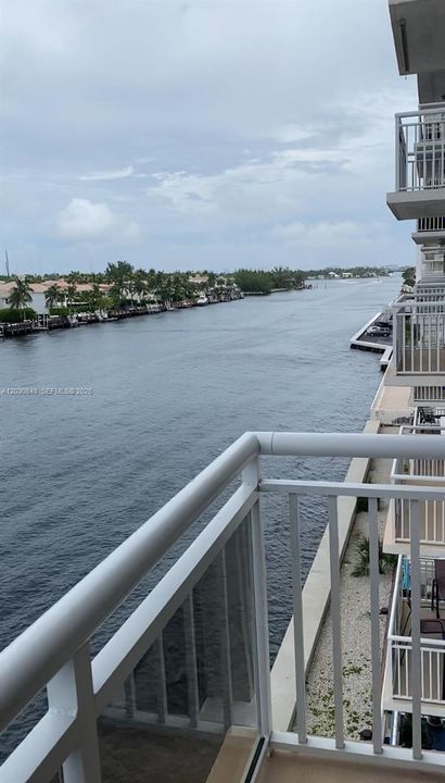 For Rent: $2,550 (2 beds, 2 baths, 1218 Square Feet)