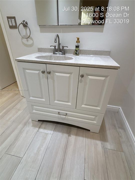 Active With Contract: $2,550 (2 beds, 2 baths, 1218 Square Feet)