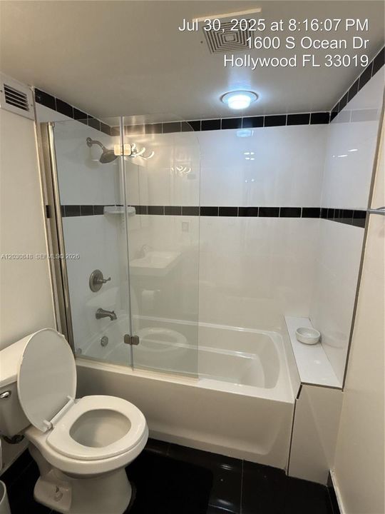Active With Contract: $2,550 (2 beds, 2 baths, 1218 Square Feet)