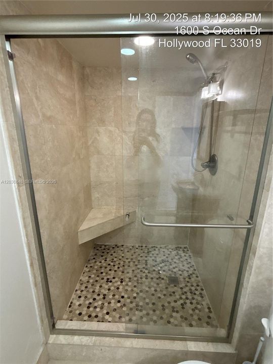 Active With Contract: $2,550 (2 beds, 2 baths, 1218 Square Feet)