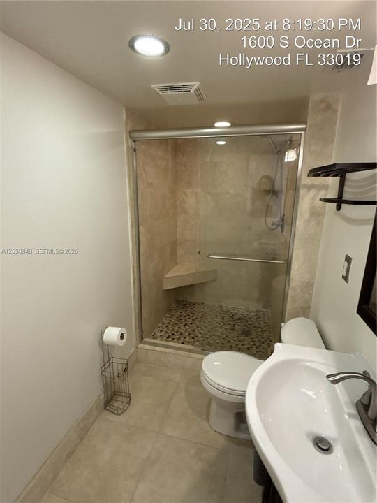 Active With Contract: $2,550 (2 beds, 2 baths, 1218 Square Feet)