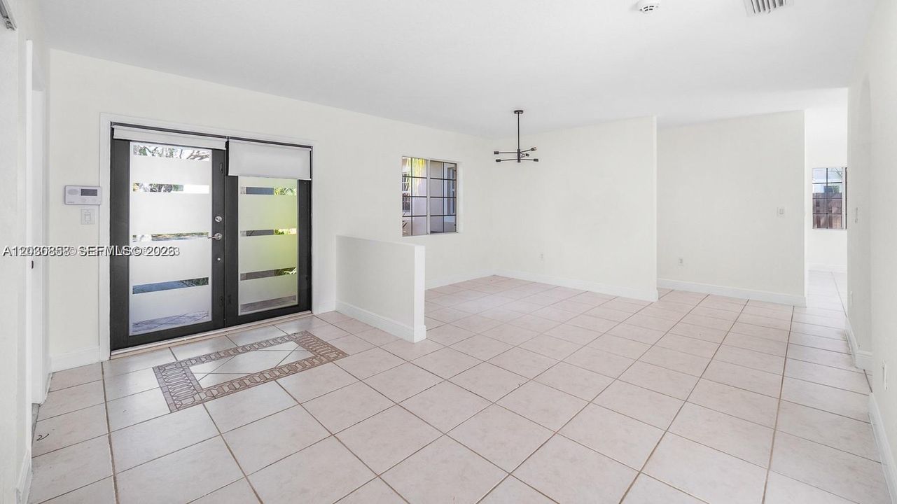 For Rent: $3,900 (3 beds, 2 baths, 2022 Square Feet)