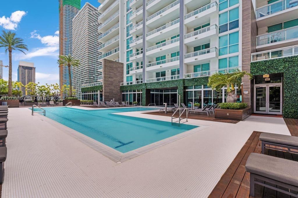For Rent: $4,700 (1 beds, 1 baths, 830 Square Feet)