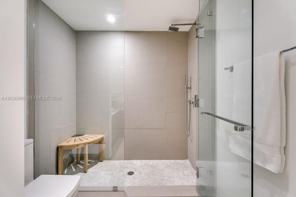 For Rent: $4,700 (1 beds, 1 baths, 830 Square Feet)