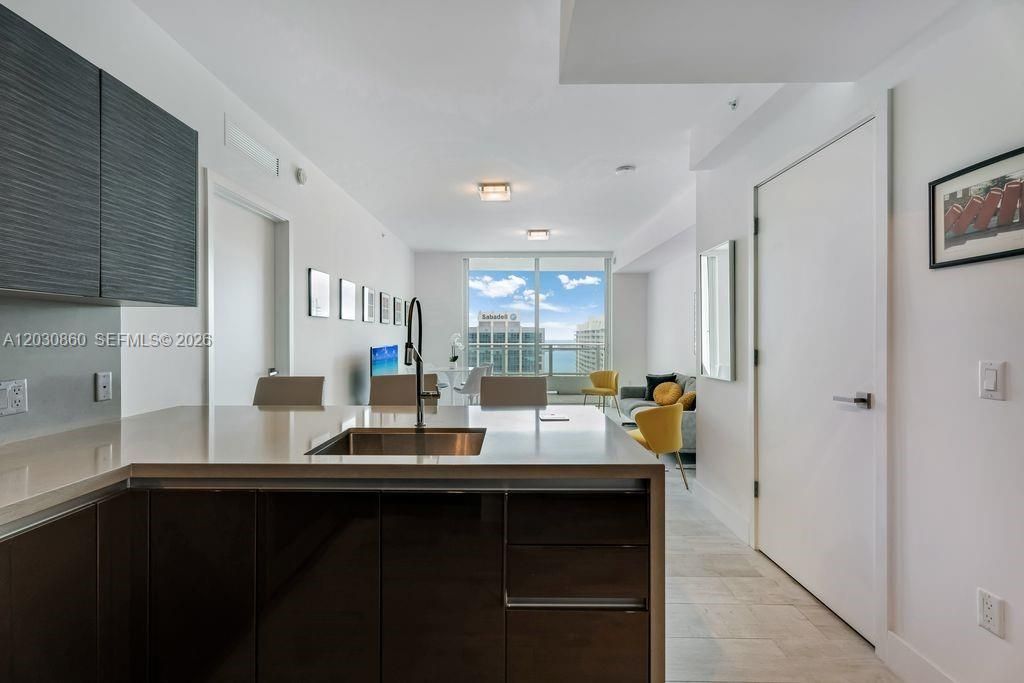 For Rent: $4,700 (1 beds, 1 baths, 830 Square Feet)