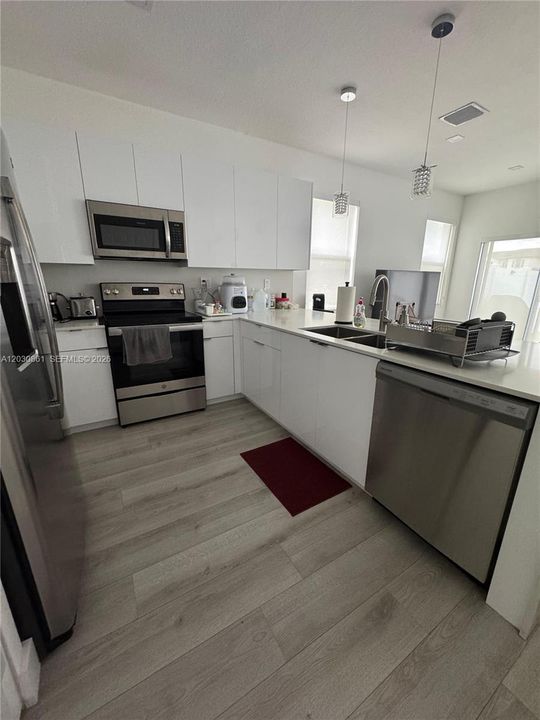 For Sale: $530,000 (3 beds, 2 baths, 1990 Square Feet)