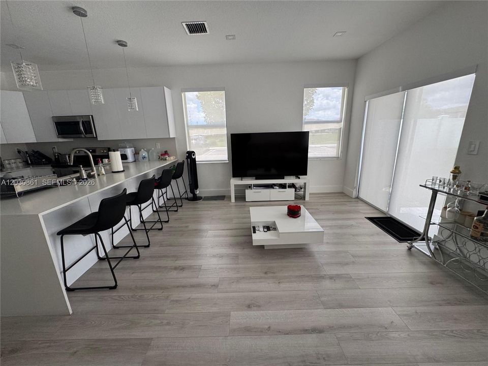 For Sale: $530,000 (3 beds, 2 baths, 1990 Square Feet)