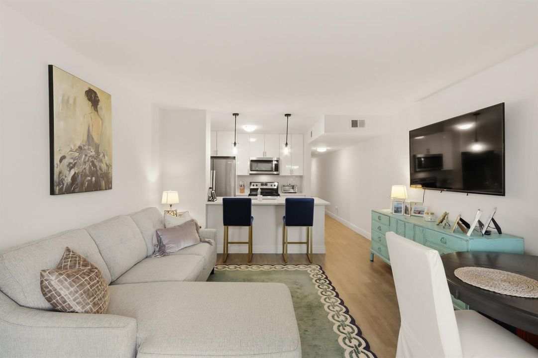 11_(10) living room