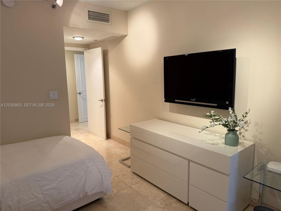 For Sale: $1,100,000 (2 beds, 2 baths, 1580 Square Feet)