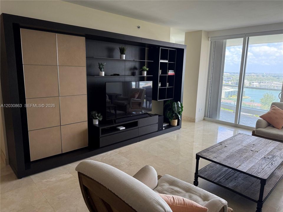 For Sale: $1,100,000 (2 beds, 2 baths, 1580 Square Feet)