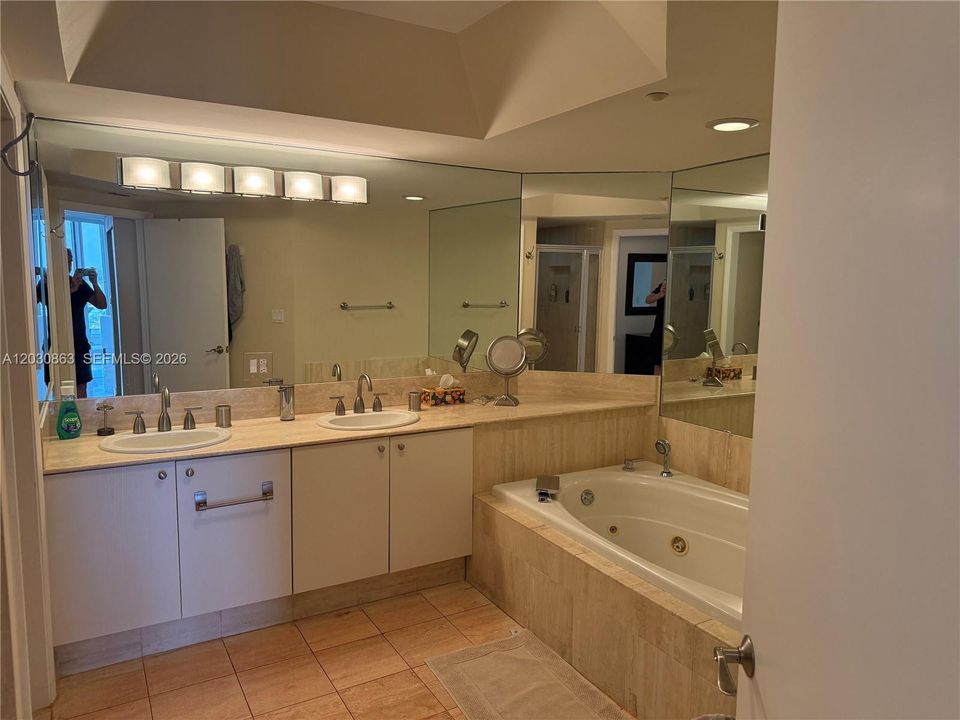 For Sale: $1,100,000 (2 beds, 2 baths, 1580 Square Feet)