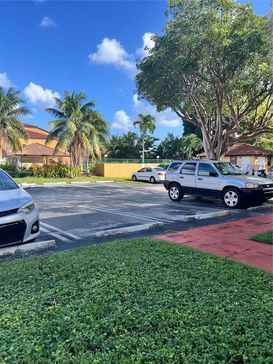 For Rent: $1,750 (1 beds, 1 baths, 689 Square Feet)
