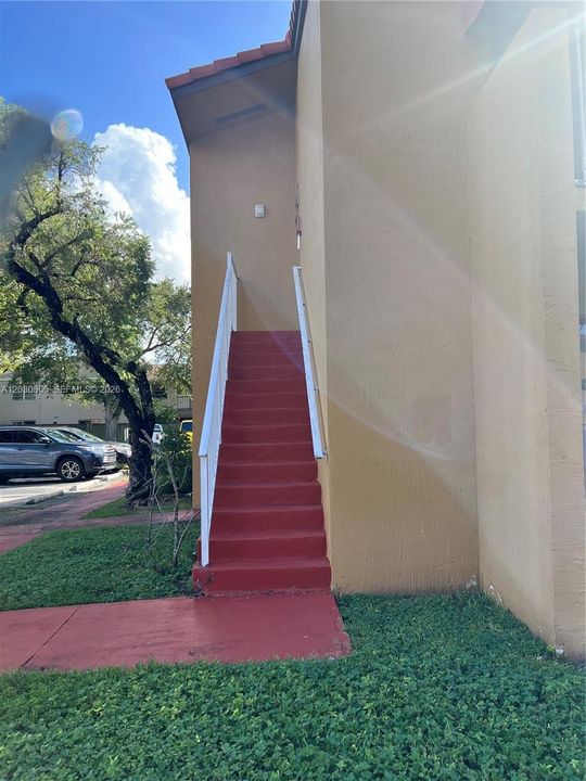 For Rent: $1,750 (1 beds, 1 baths, 689 Square Feet)