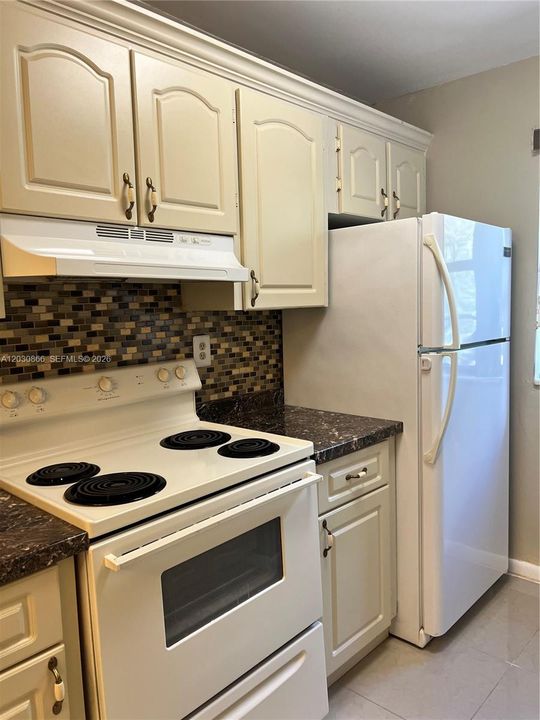 For Rent: $1,750 (1 beds, 1 baths, 689 Square Feet)