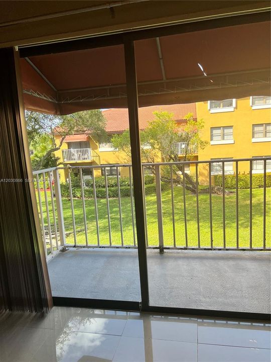 For Rent: $1,750 (1 beds, 1 baths, 689 Square Feet)