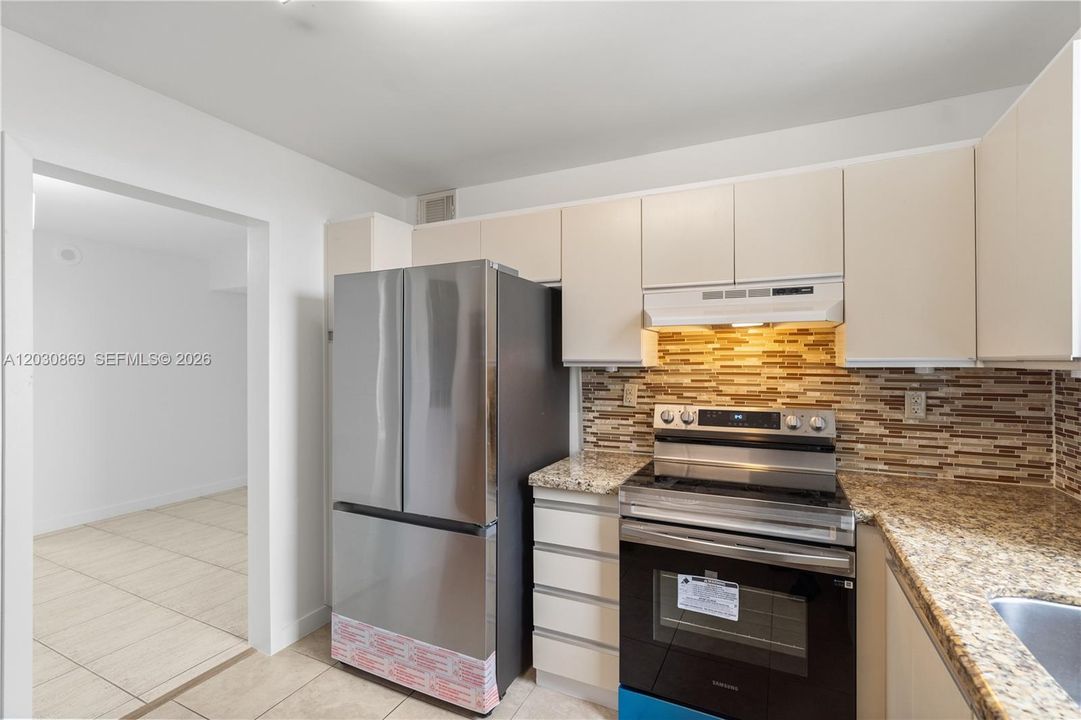 For Sale: $285,000 (2 beds, 2 baths, 1322 Square Feet)