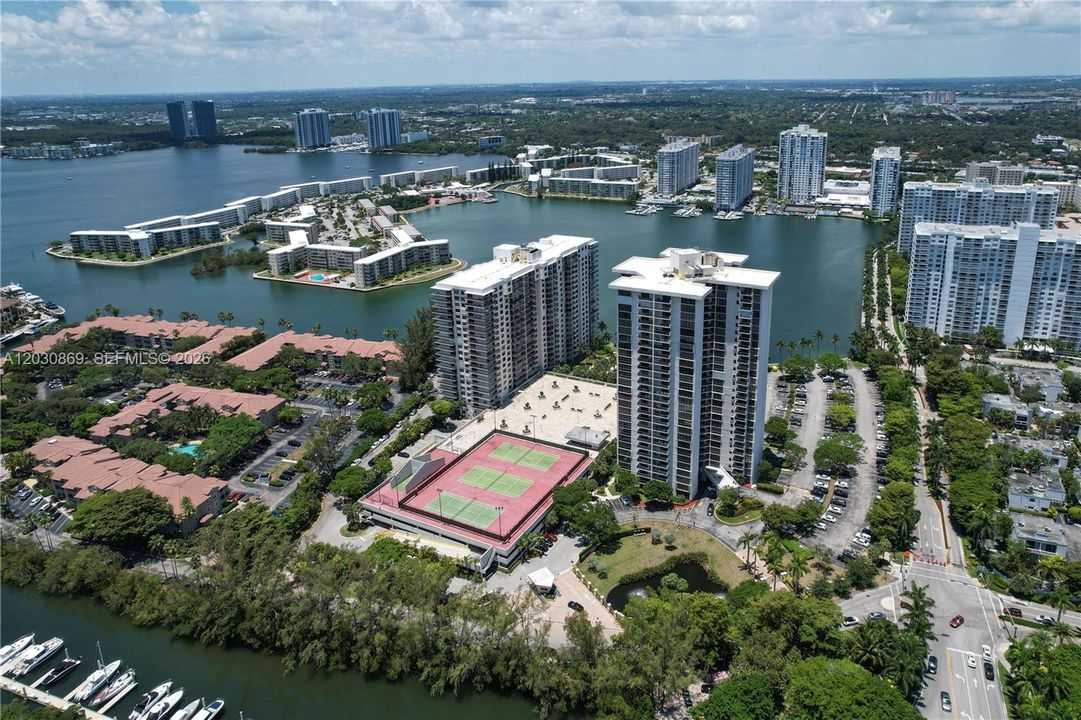 For Sale: $285,000 (2 beds, 2 baths, 1322 Square Feet)