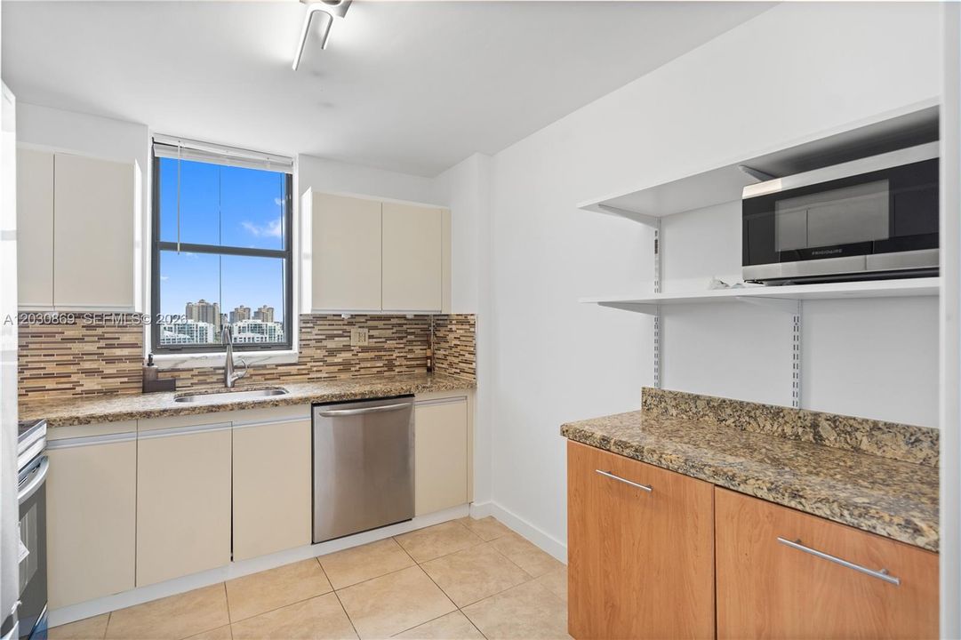 For Sale: $285,000 (2 beds, 2 baths, 1322 Square Feet)